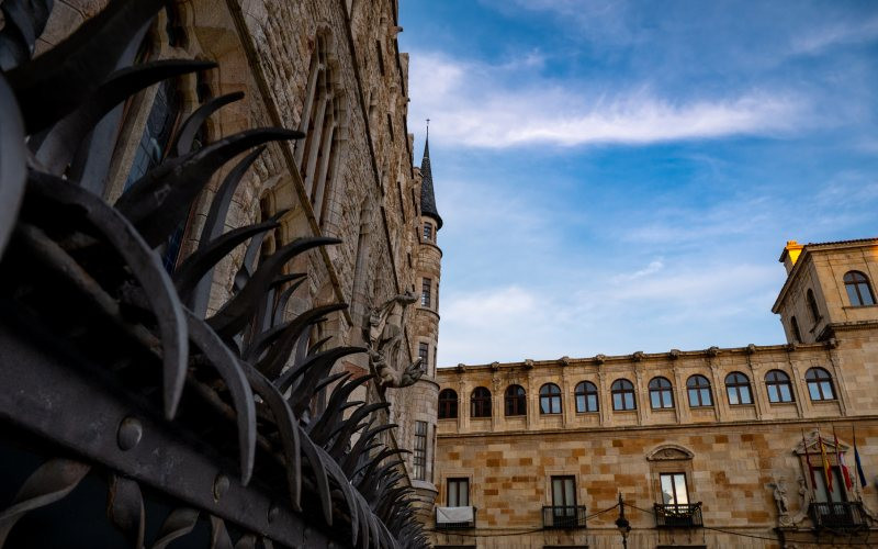 Le Palais des Guzmanes et la Maison Botines à León