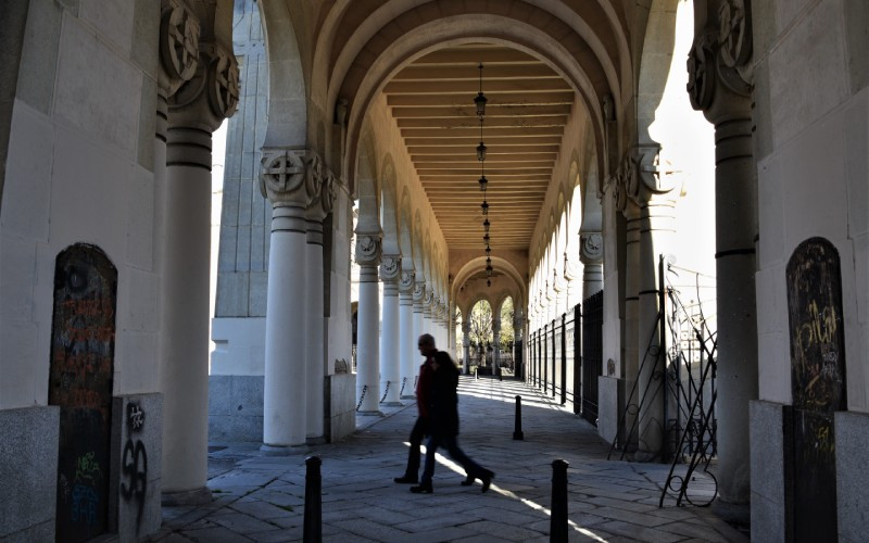 Portique d'entrée de l'Almudena