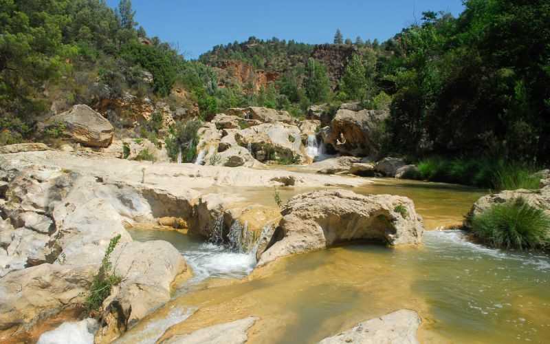 Piscines naturelles formées par les chutes d’eau d’Enguídanos