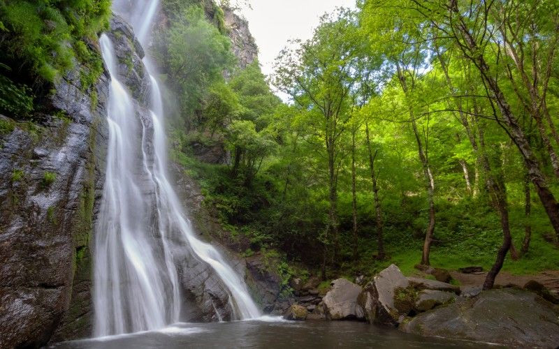 La Seimeira de Vilagocende est une chute d'eau impressionnante