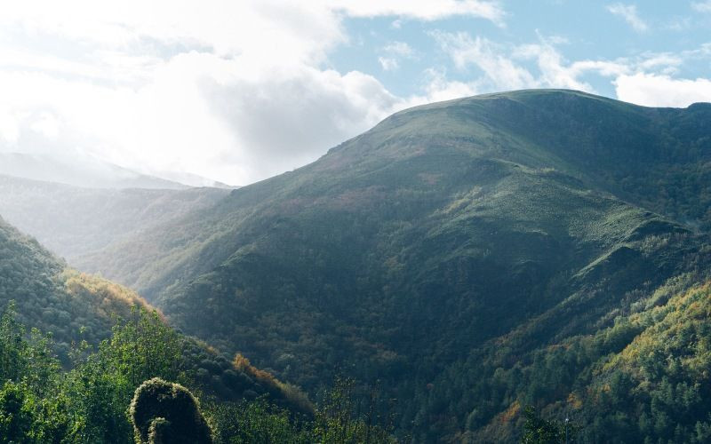 Autour de Froxán, la chaîne de montagnes d'O Courel impressionne par ses paysages