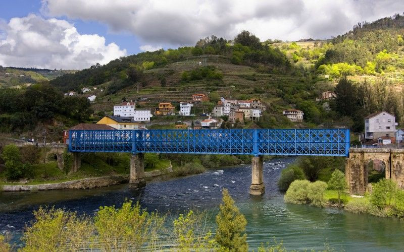 Os Peares, où se rencontrent les rivières Miño et Sil, ainsi que Lugo et Orense