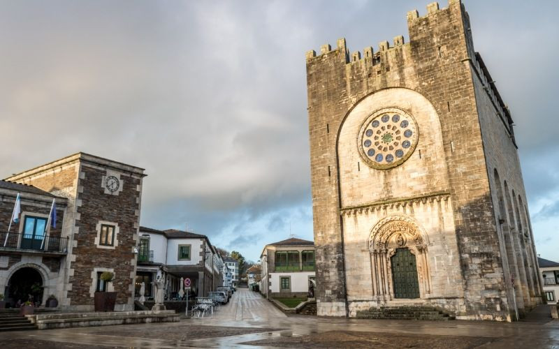 L'église-forteresse de Portomarín a été déplacée pierre par pierre