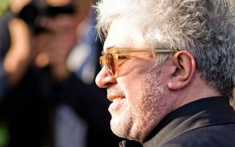 Pedro Almodóvar est l'un des réalisateurs qui visitent Ocho y Medio régulièrement