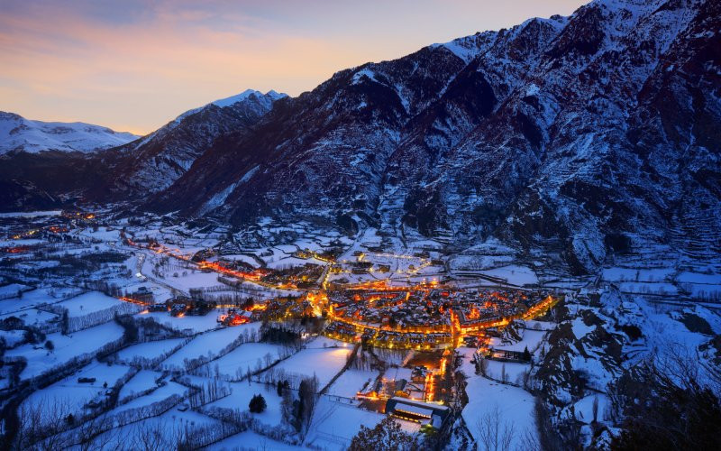 Et c'est aussi l'un de ces villages enneigés à découvrir