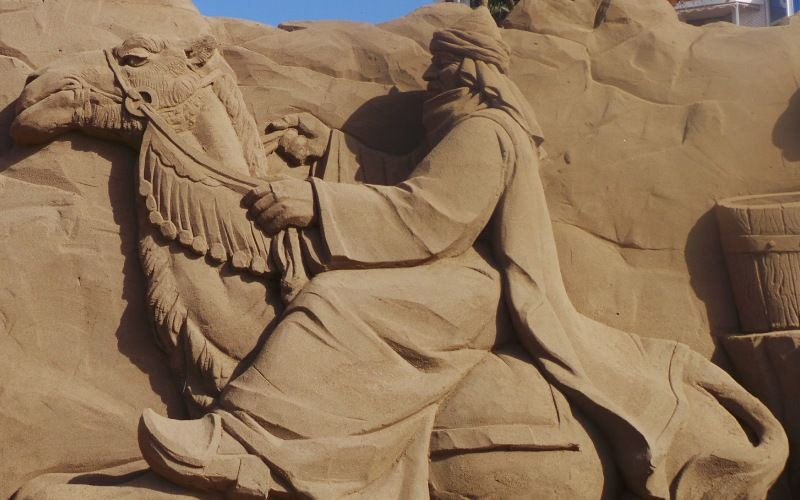 Crèche de Noël en sable sur la plage de Las Canteras à Las Palmas de Gran Canaria