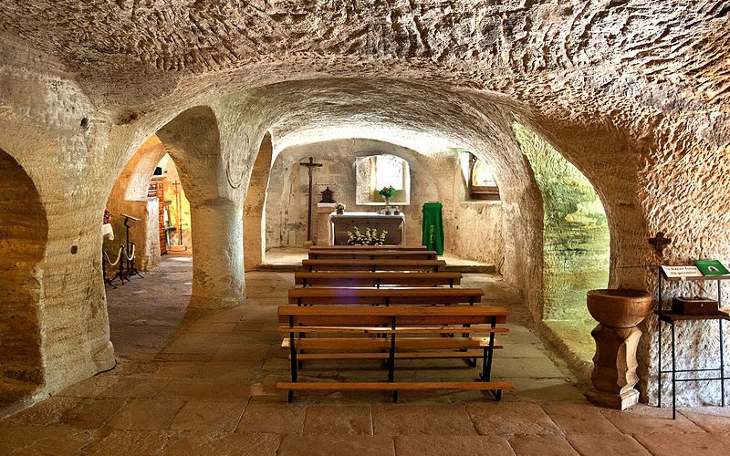 Intérieur de l'église troglodyte de Santa María de Valverde, au sud de la Cantabrie