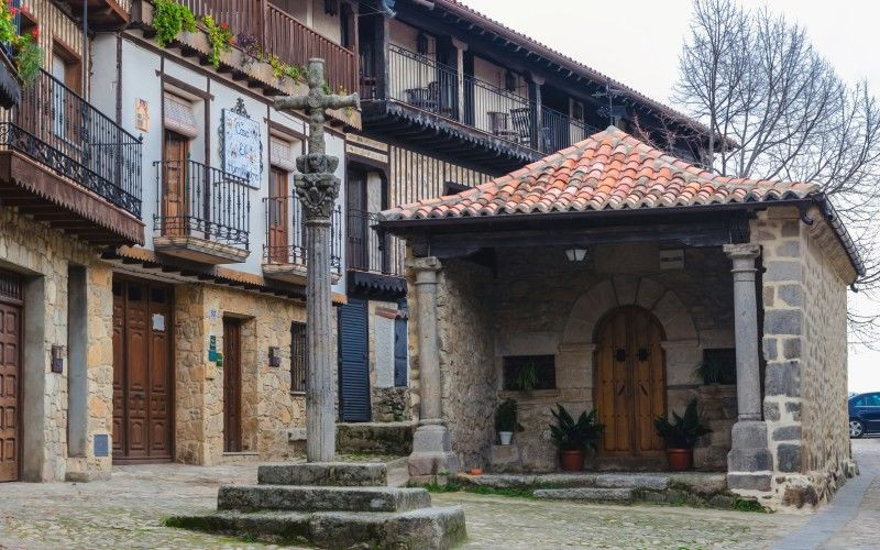 Église et calvaire de Mogarraz