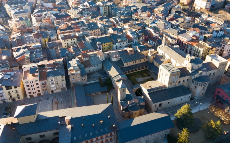 La cathédrale d'Urgell est une référence de l'art roman catalan.