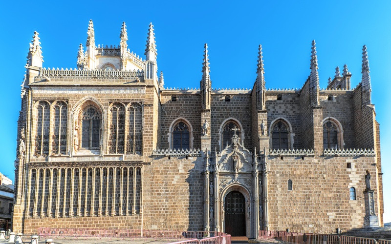 Façade principale du Monastère de Saint-Jean des rois