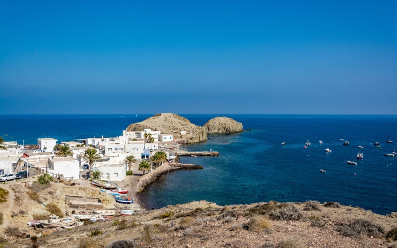 Vue sur le village pittoresque d'Isleta del Moro