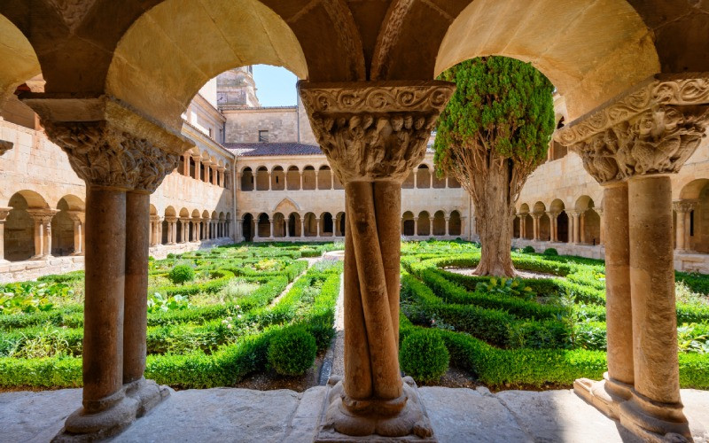 Cloître du monastère Santo Domingo de Silos