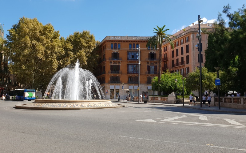 Fontaine devant le Passeig des Born