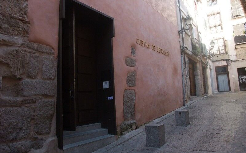 Entrée des grottes d'Hercule à Tolède