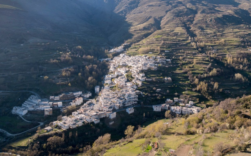 Vue du Vieux Pont sur la rivière Trevélez