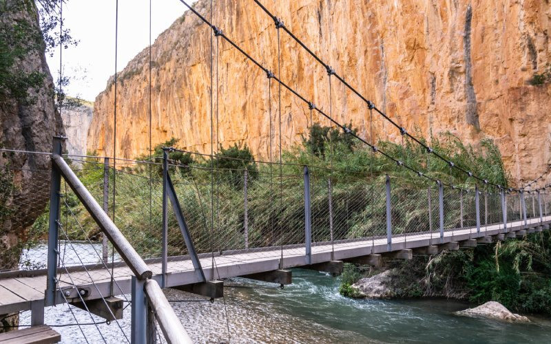 Le deuxième pont à traverser sur la rivière Turia 