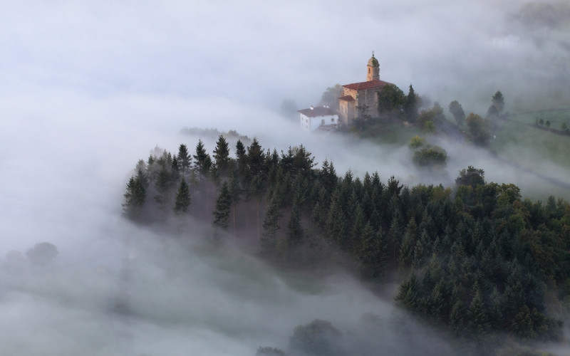 Église d'Uribarri dans la vallée d'Aramaio