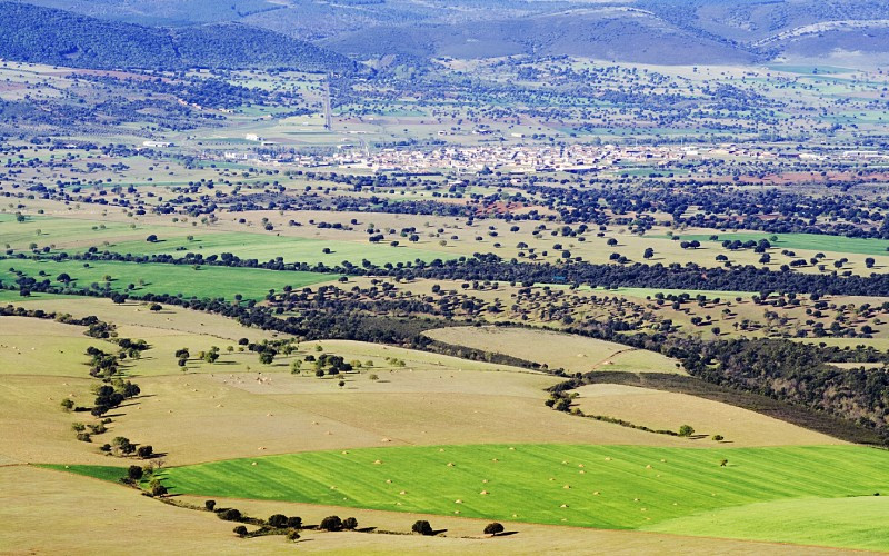 Retuerta del Bullaque avec le Parc national de Cabañeros au fond