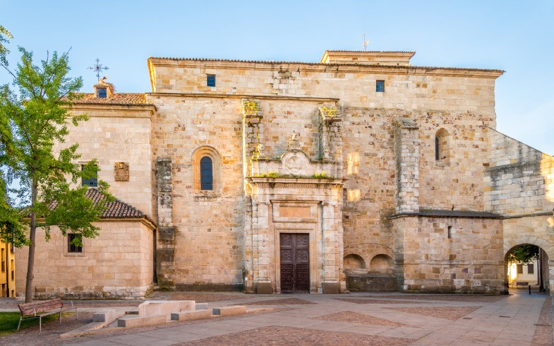 Église San Pedro et San Ildefonso