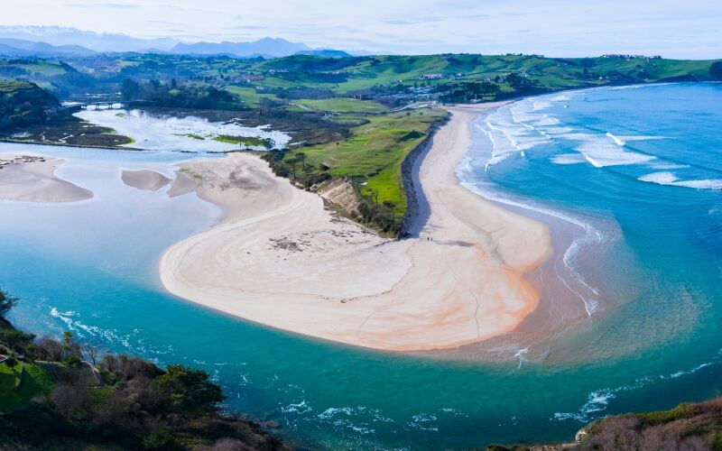 Oyambre et la plage de La Rabia