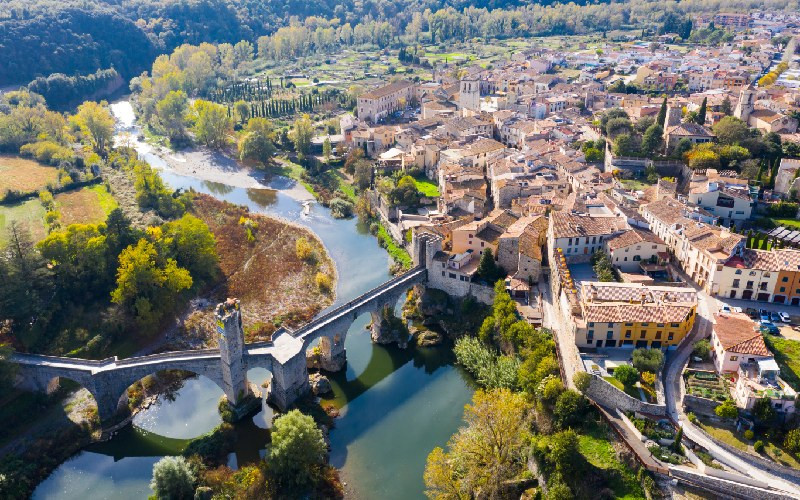 Vue panoramique de Besalú et de son quartier juif