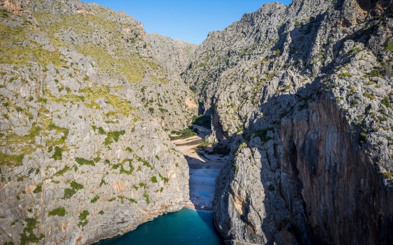 Torrent de Pareis, une crique qui communique avec Sa Calobra par un tunnel