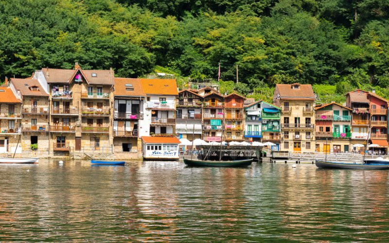 Les petites maisons colorées de Pasajes San Juan