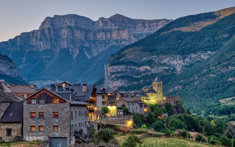 Torla-Ordesa brille dans les Pyrénées