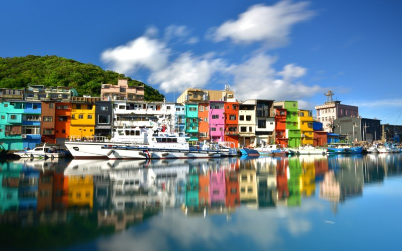 Port coloré dans l'ancienne baie de Jilung, aujourd'hui Keelung, premier endroit où les colons espagnols ont débarqué à Taïwan