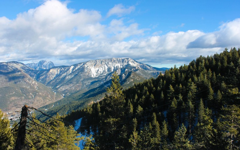 Toloriu est situé dans comarque de l'Alt Urgell, où l’on trouve des paysages spectaculaires