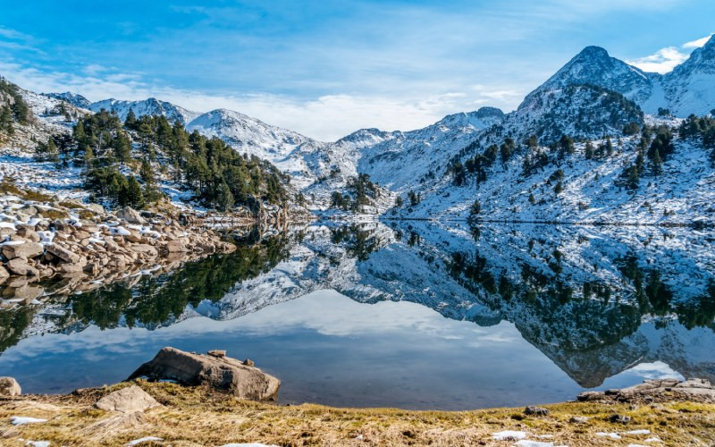 Lac de la vallée d'Aran, destination pour le printemps