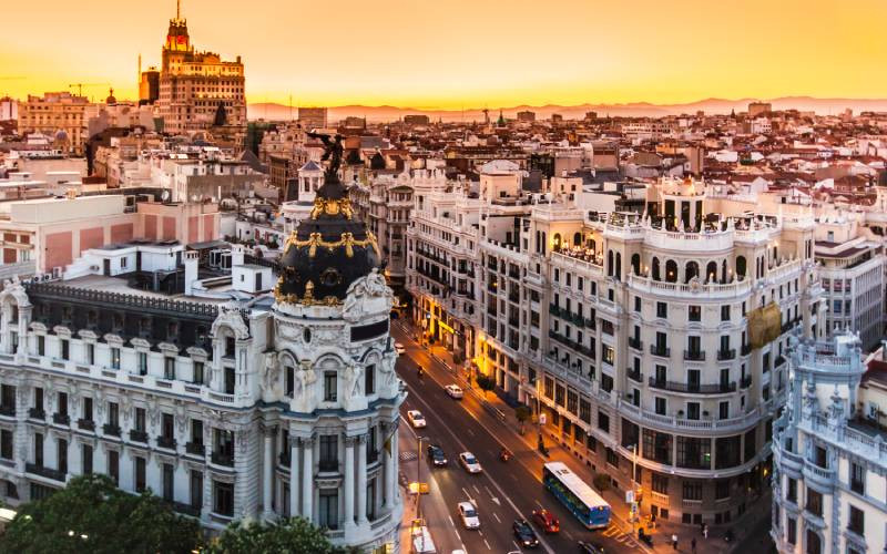 Vue panoramique de la Gran Via de Madrid