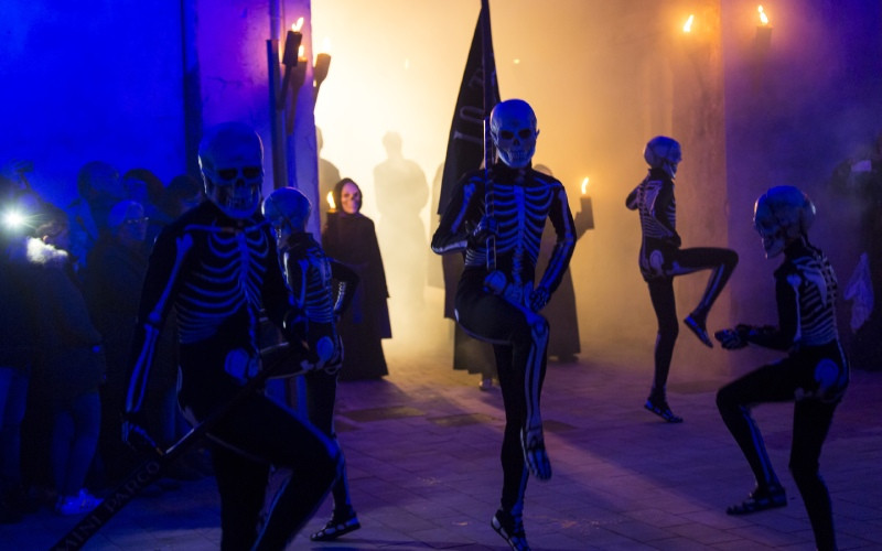 Danse des morts à Gérone, pendant la Semaine Sainte