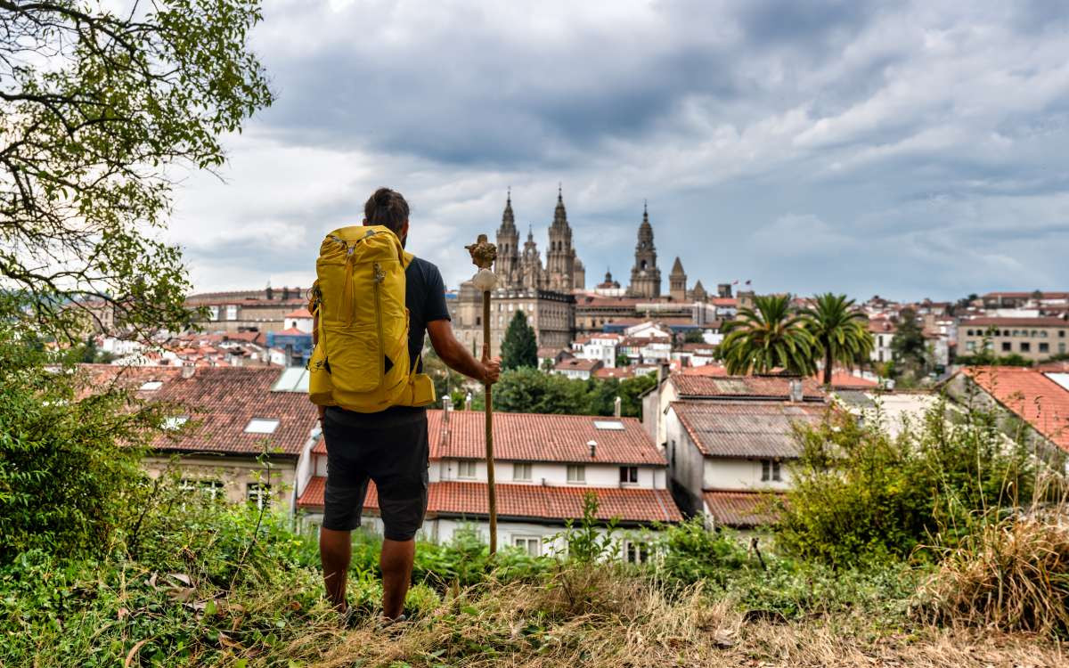 Peu d'émotions peuvent égaler celle ressentie par le pèlerin en arrivant à Saint-Jacques-de-Compostelle