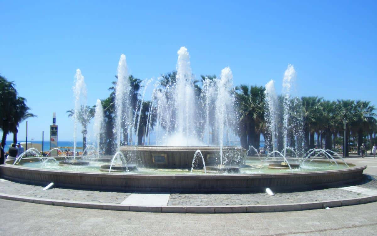 Salou se distingue par ses charmantes fontaines au bord de la mer