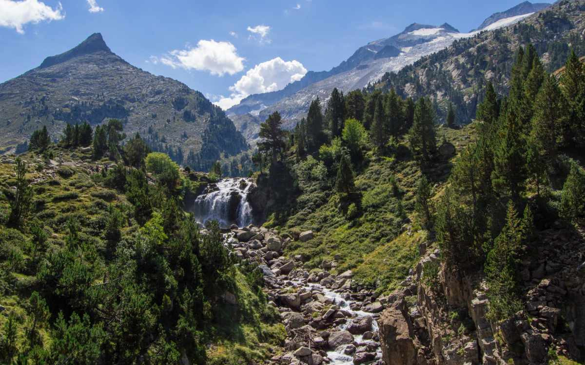 Le Forau de Aigualluts et sa cascade