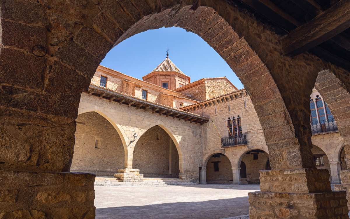 Place Cristo Rey à Cantavieja, villages à visiter en Espagne