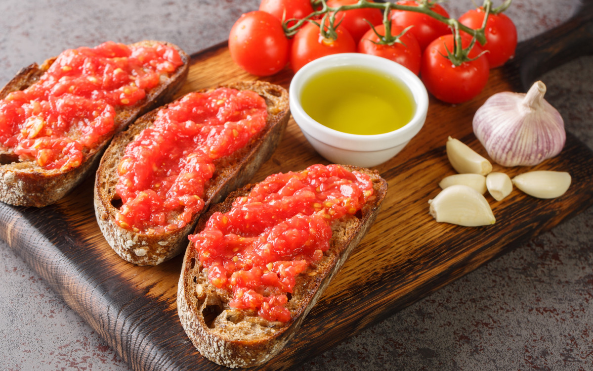 Tartines à la tomate espagnoles