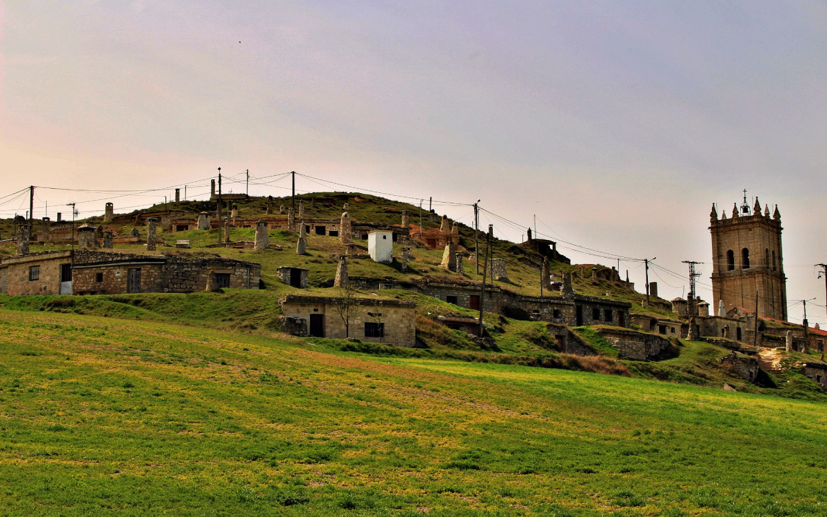 Vue panoramique des caves de Baltanás