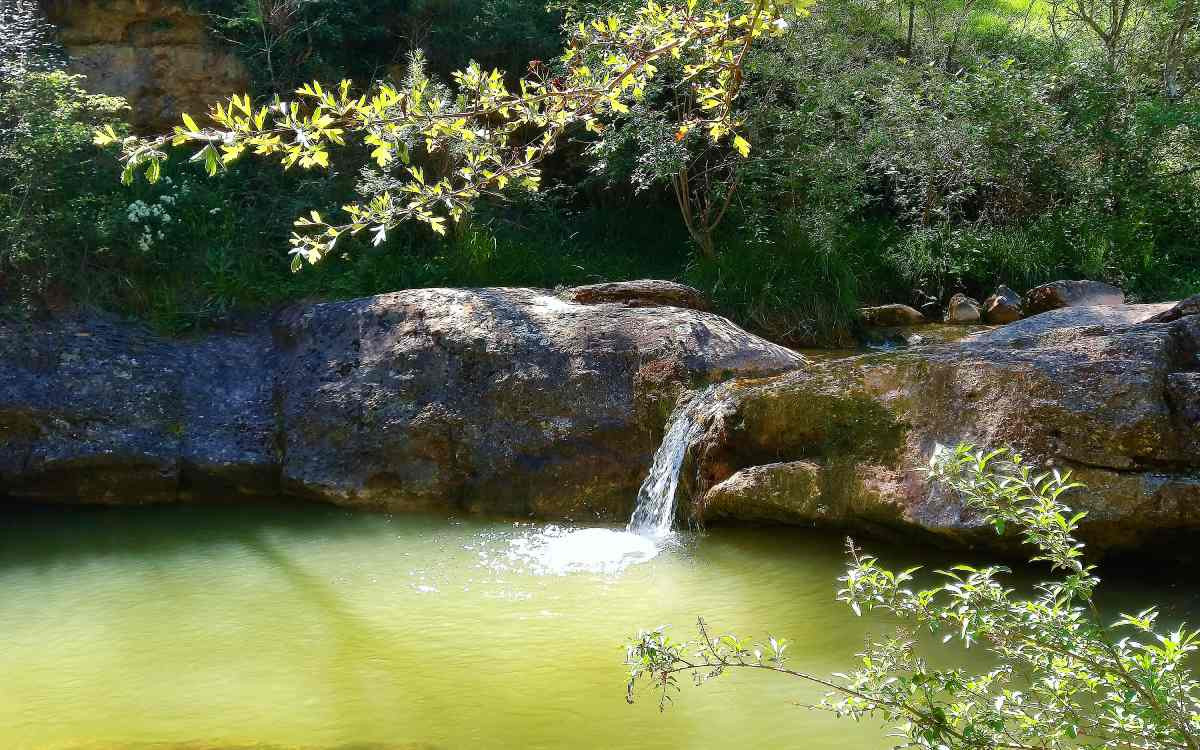 Petite cascade sur la route du Torrent de la Cabana