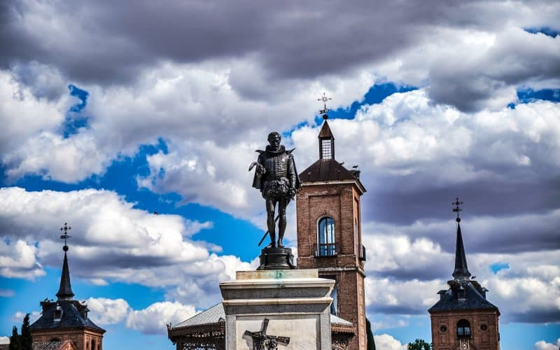 Sculpture de Cervantes à Alcalá de Henares