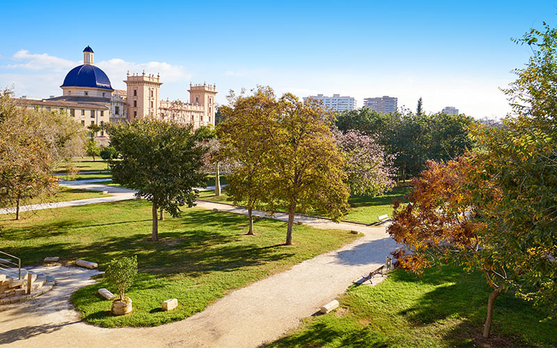 Jardins du Turia avec le Musée des Beaux Arts dans le fond