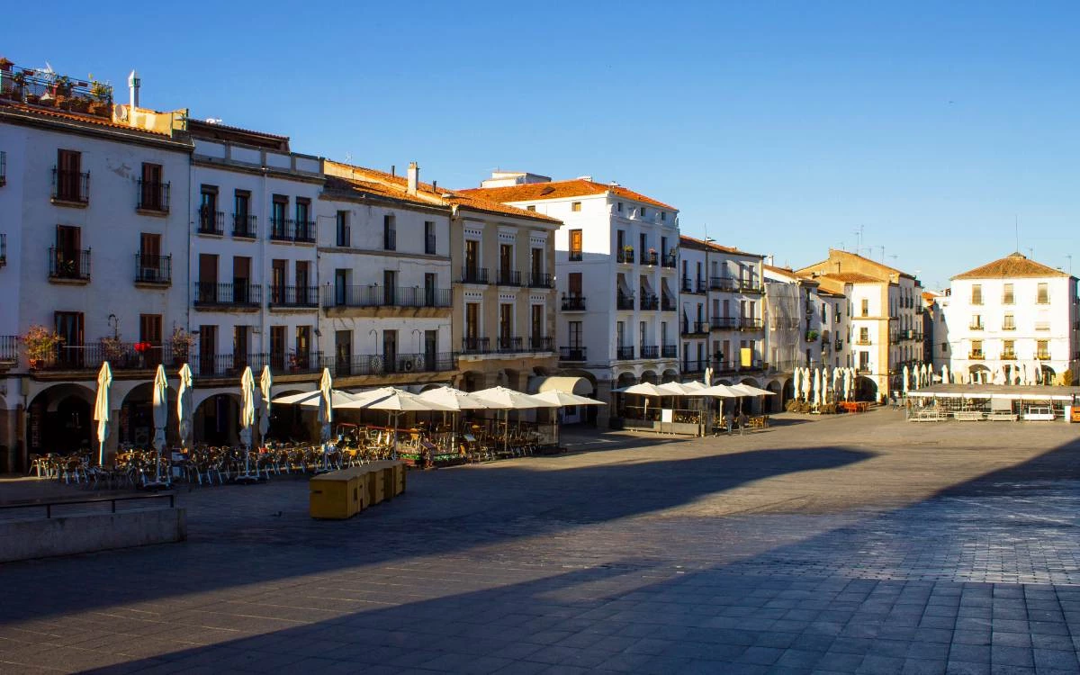 Terrasses sur la Plaza Mayor de Cáceres 