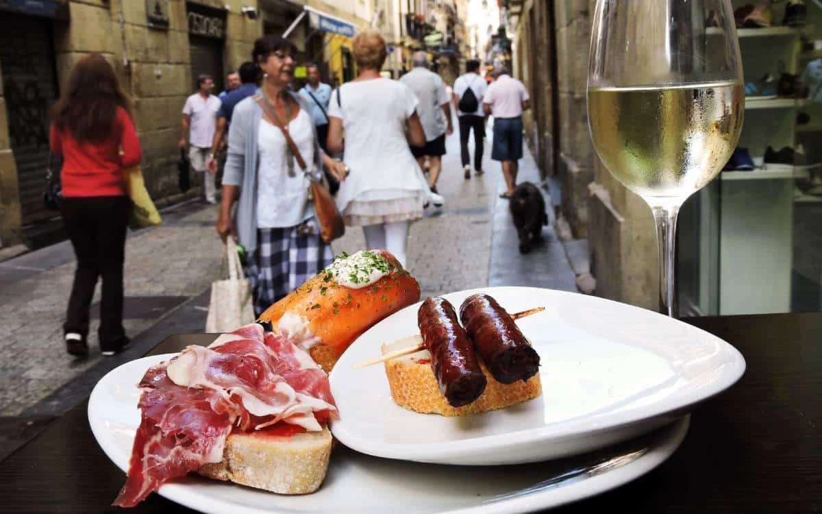 Bar typique de pintxos dans la Vieille Ville de Saint-Sébastien 