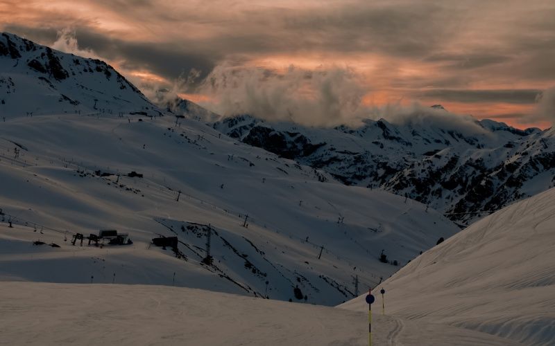Coucher de soleil à la station de ski d'Astún