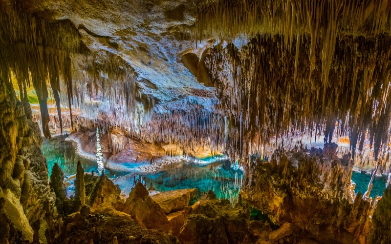 Les grottes du Drach et ses couleurs bleu ciel