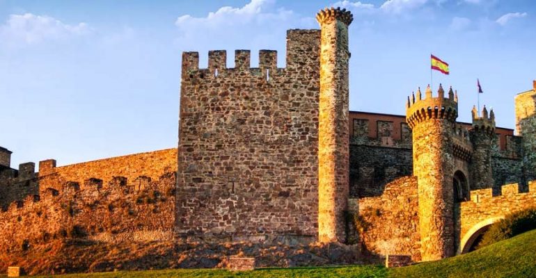 Les 6 châteaux gothiques impressionnants de Castille et Leon