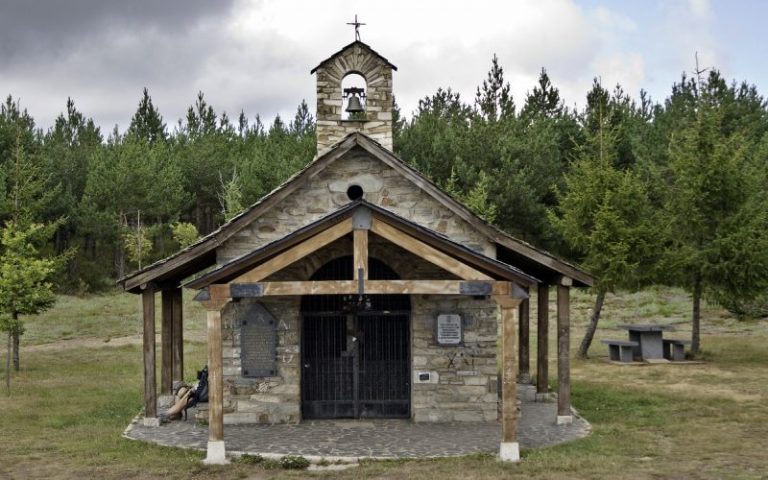 Église de Saint-Jacques près de la Croix de Fer, datant de 1962