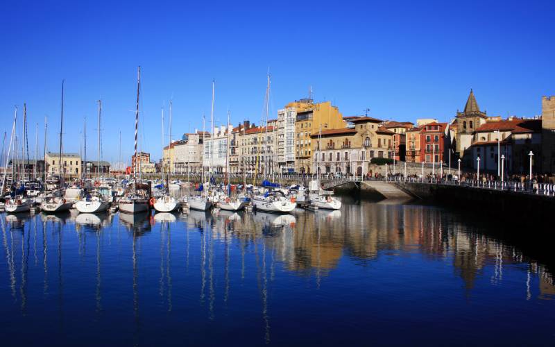 Port et promenade maritime de Gijón