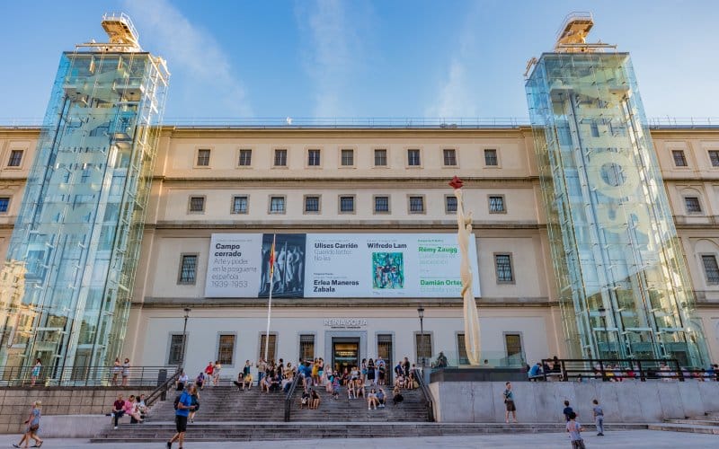 On peut toujours visiter le Guernica, l’une des œuvres les plus connues de Picasso dans le Musée Reina Sofía